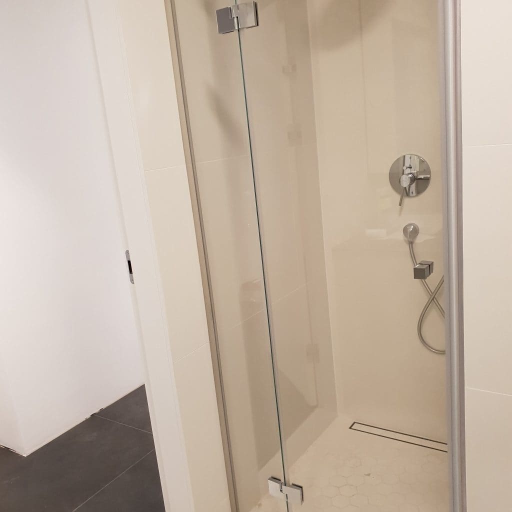 drzwi do kabiny prysznicowej